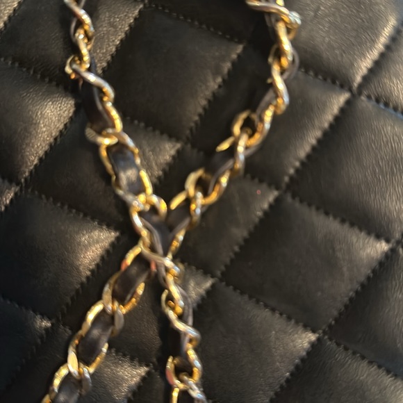 CHANEL vintage black XXL classic flap clutch bag with shoulder strap. - Picture 14 of 15